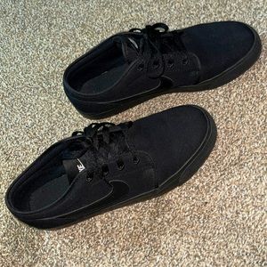 COPY - Low Top Nikes
